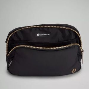 Brand new never been worn, with tag Lululemon everywhere belt bag velour black1L